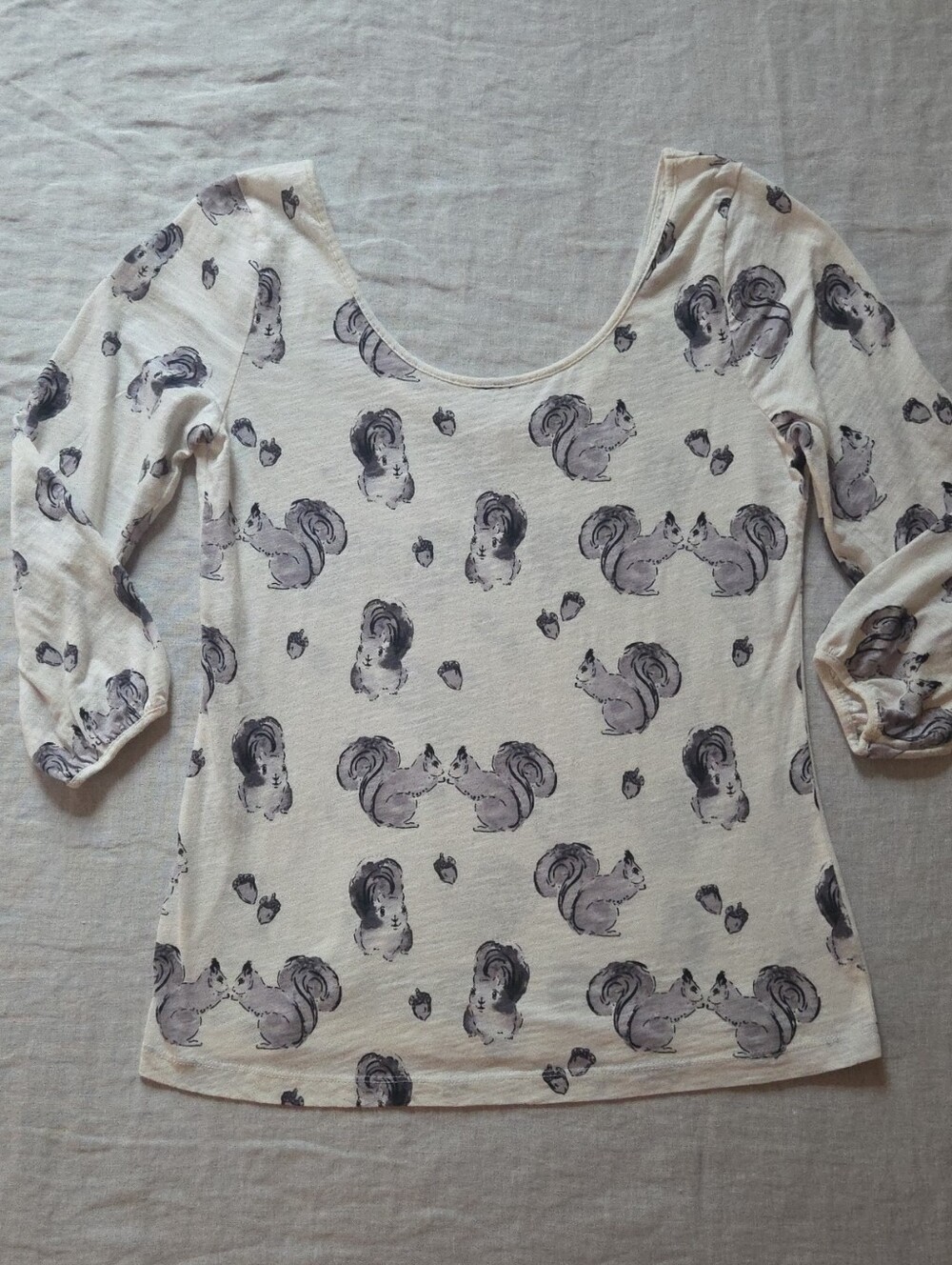 Anthropologie Postmark Kissing Squirrels & Acorns Top S